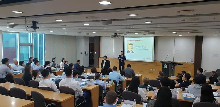 Full-Time MBA Class of 2021 students kick off new school life